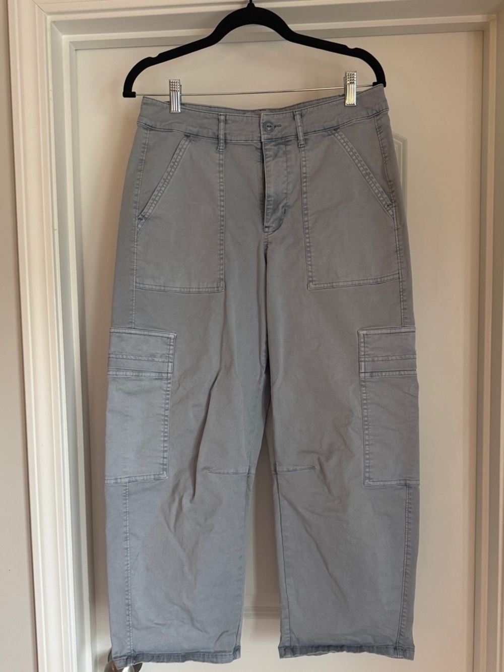 Universal threads Women’s mid rise barrel leg cargo pants Light blue